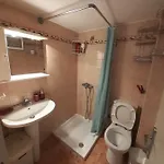 Yellow House Apartman *