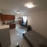 Apartman Yellow House