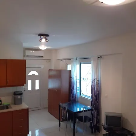 Yellow House Apartment *