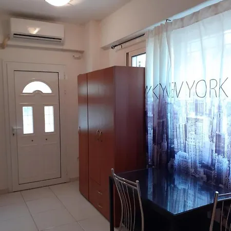 Yellow House Apartment *