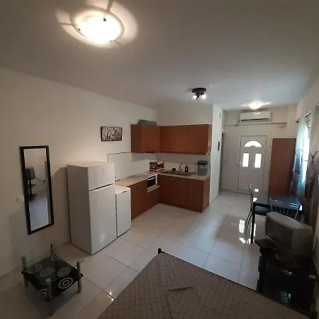 Yellow House Apartment Kalamata