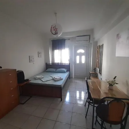 Yellow House Apartment *