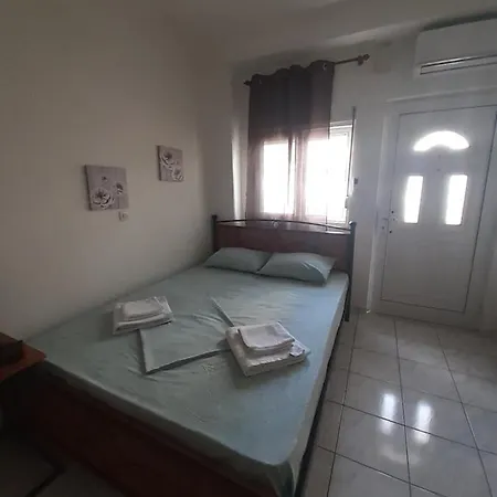 Apartment Yellow House *